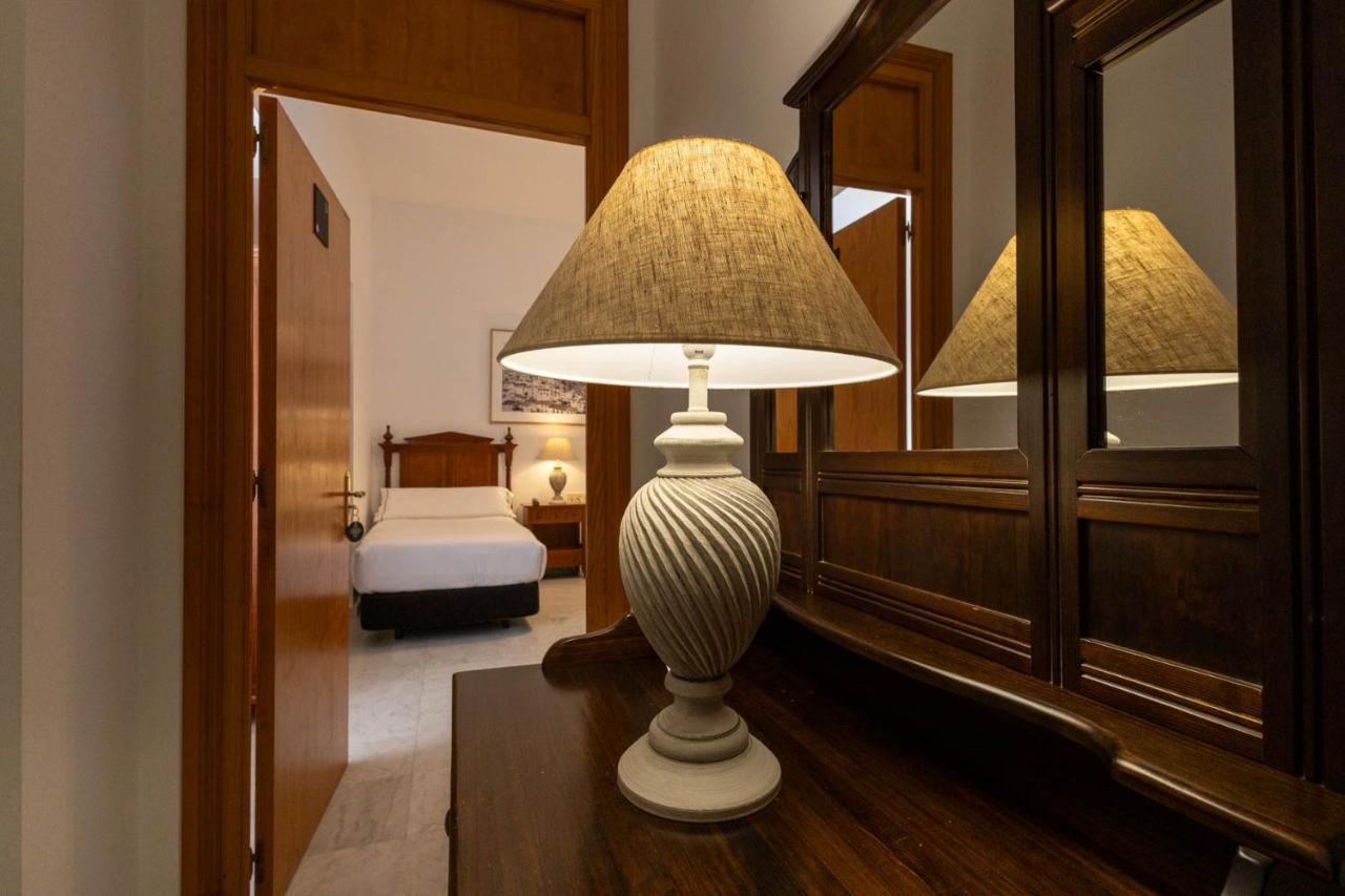 Hotel Tugasa Casa Palacio Medina Sidonia Экстерьер фото